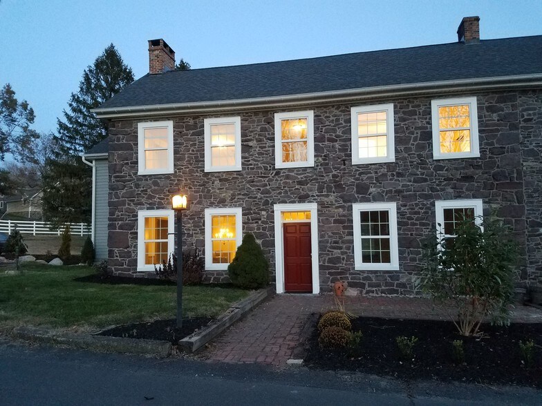 Front of house - 2086 Kratz Station Rd