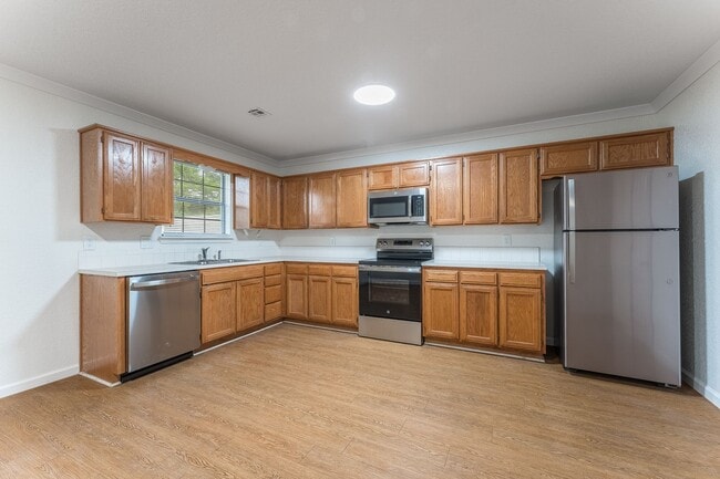 Building Photo - Welcome to this newly updated 2-bedroom, 2...