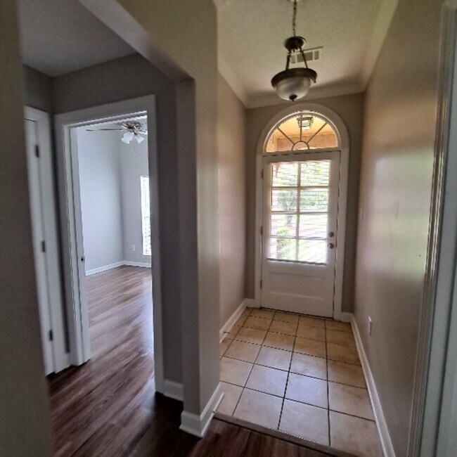 Building Photo - 6131 Woodstock View Dr