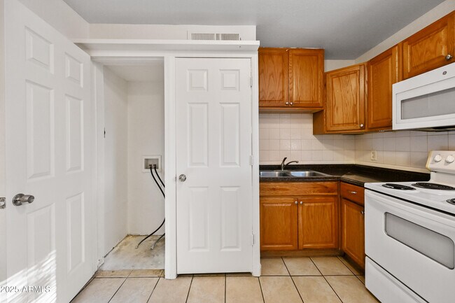 Building Photo - 12717 W Tasha Dr
