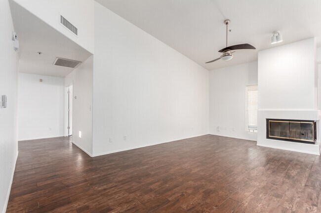 Building Photo - 9003 E Aster Dr