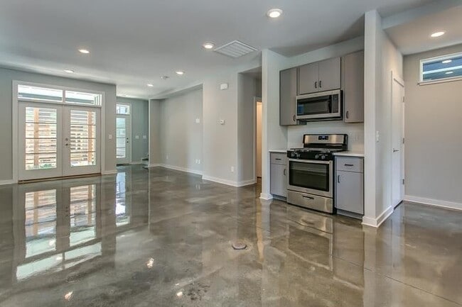 Building Photo - Contemporary East Nashville Home.   MOVE IN SPECIAL $500 OFF ONE MONTH'S RENT