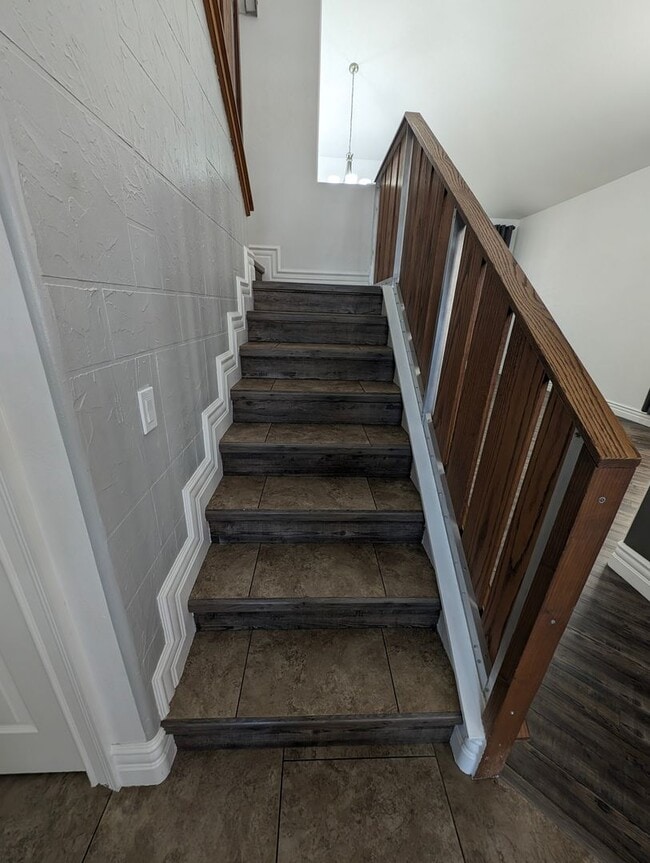 Building Photo - BEAUTIFUL executive style home w/ entertainer's dream backyard!