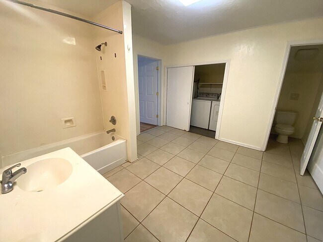 Building Photo - 3BR/2BA Home with Garage in an Established Lake Charles Neighborhood