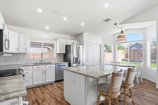 Building Photo - 4414 E Villa Rita Dr