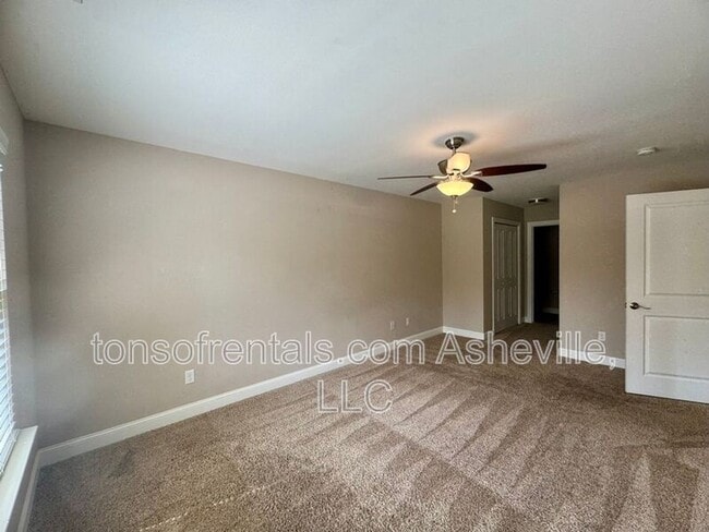 Building Photo - 252 Wash Creek Dr