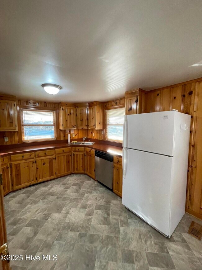 Building Photo - 114 Palmetto Dr