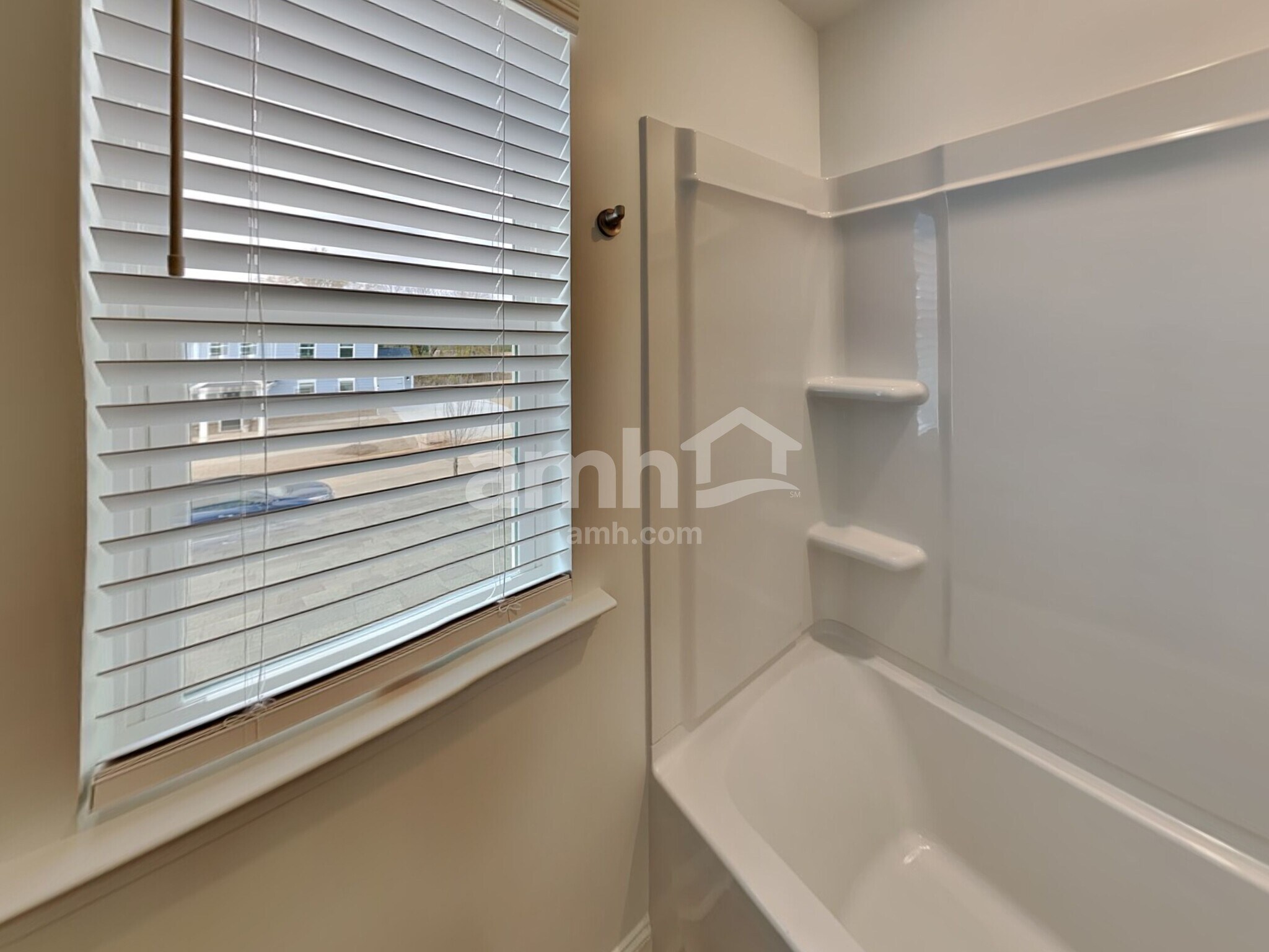 Building Photo - 204 Chase Ln