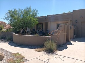 Building Photo - 3 Bedroom, 2 Bathroom Home! Schedule a Sho...