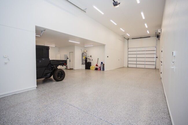 Building Photo - VR - 881 Pueblo Dr