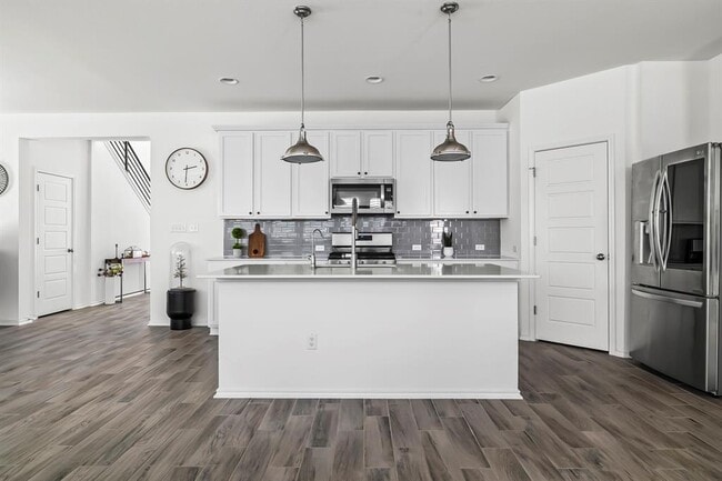 Building Photo - 9105 Garnet Dr