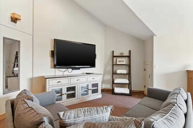 Building Photo - 1670 South Maddi-SI ID1475807P