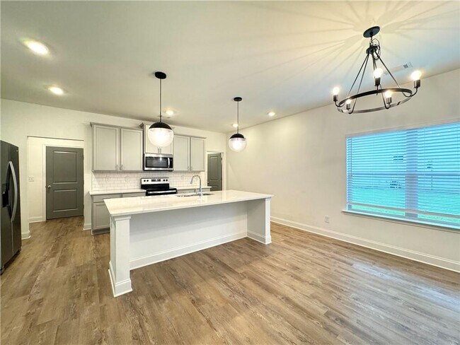 Building Photo - 2955 Vinca Dr