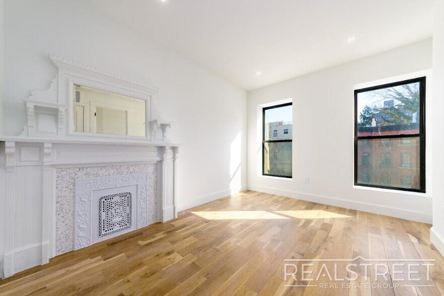 Building Photo - Decatur St