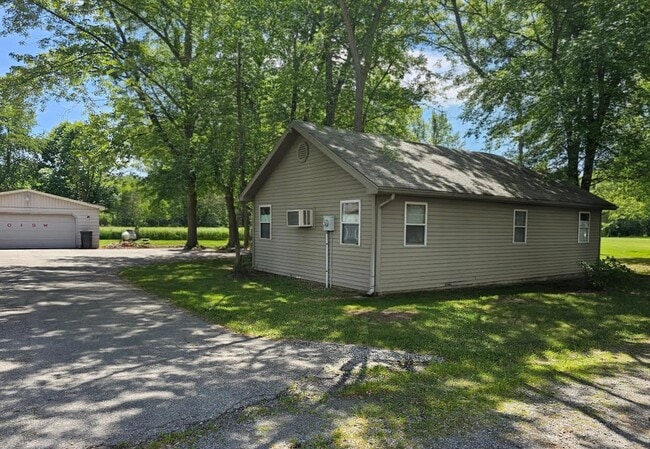 Building Photo - 1019 W 150 N