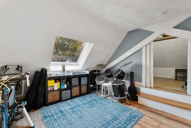 Building Photo - 890 Winthrop Ave