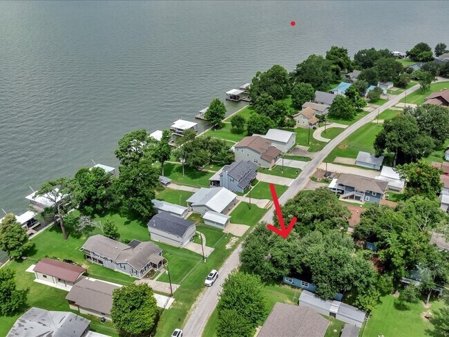 Building Photo - 683 Water View Dr