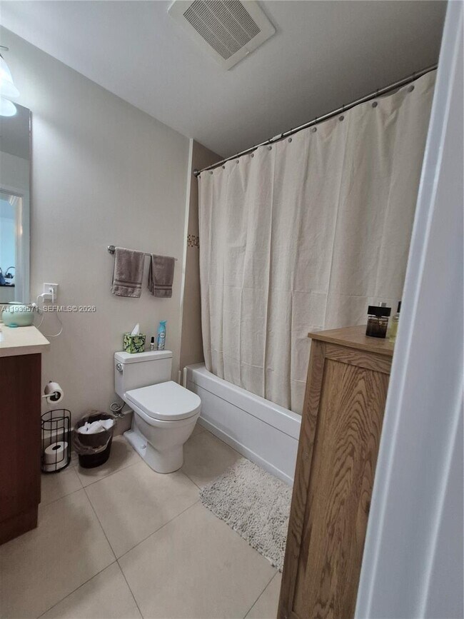 Building Photo - 1111 SW 1st Ave