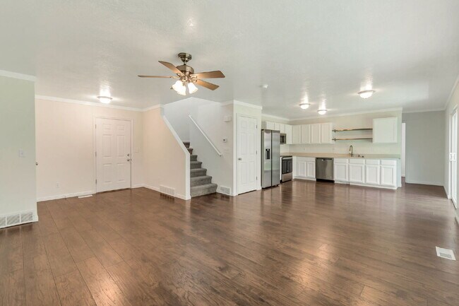 Building Photo - REFRESHED 5-Bedroom Home in Desirable Draper - Pet Friendly - NEW CARPET UPSTAIRS | Refreshed kit...