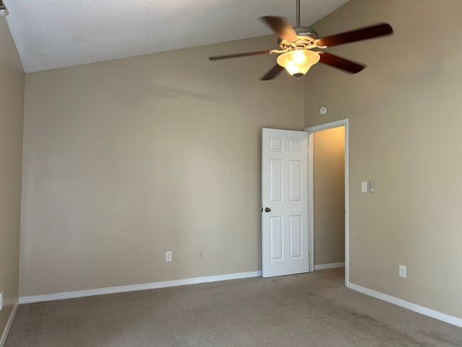 Building Photo - 3508 Parkwood Ave