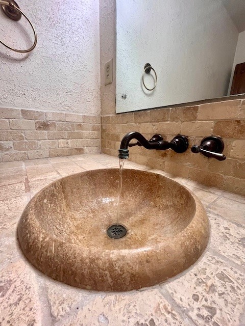 Building Photo - 1914 Indian Shores Rd