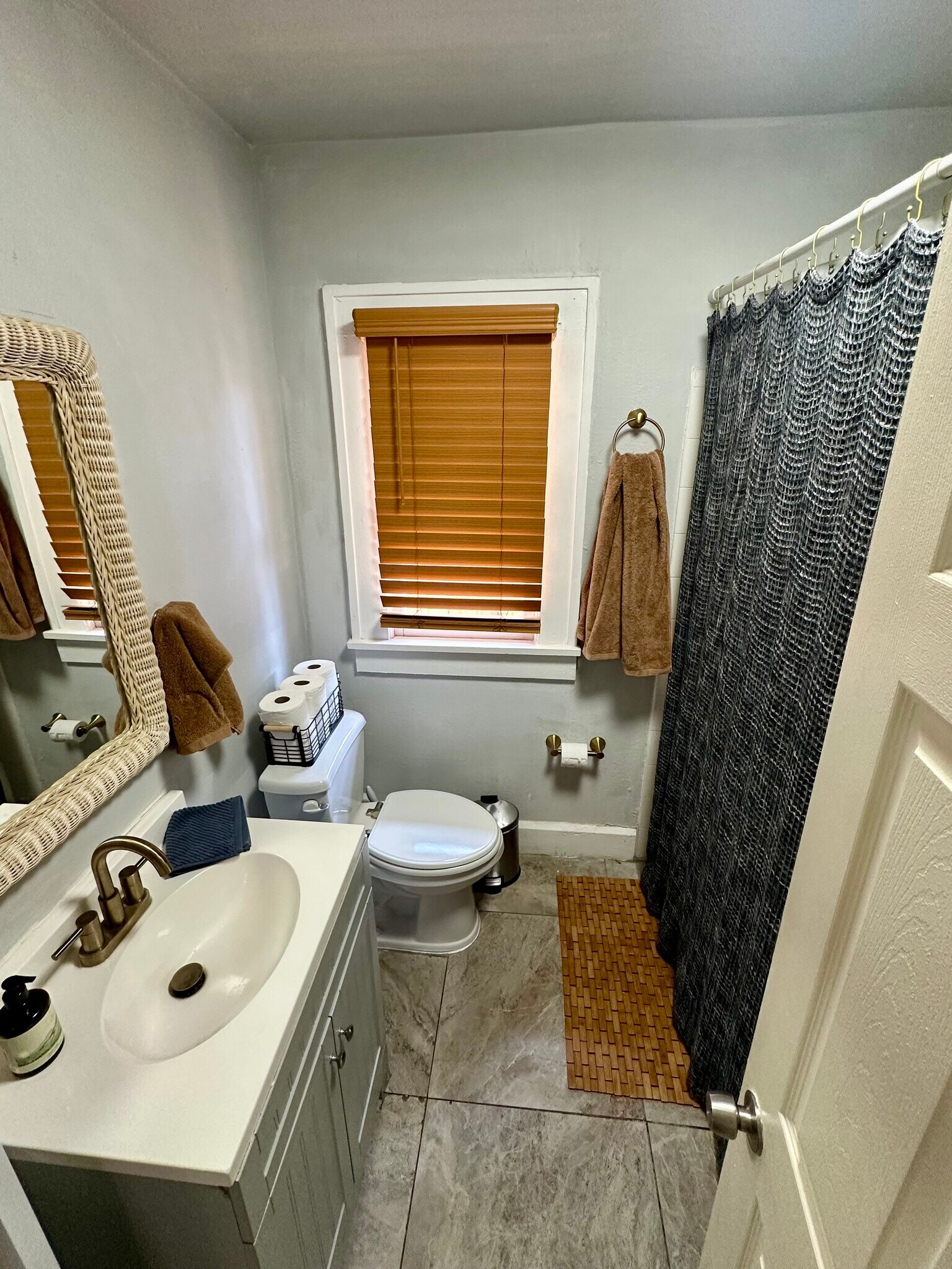 Bathroom - 1618 Scranton St S