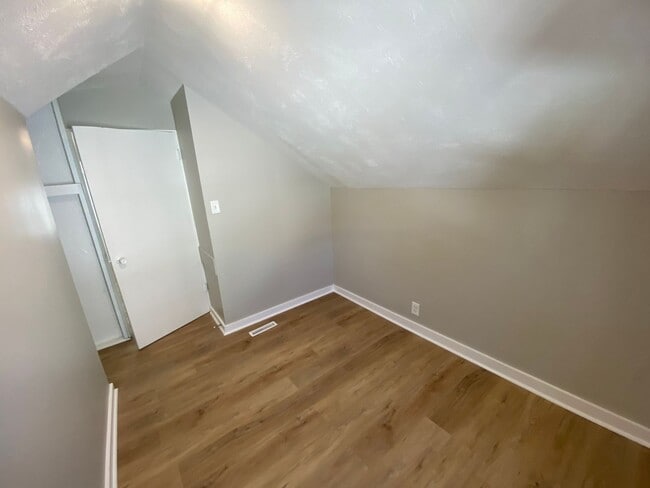 Building Photo - 1025 S 28th St