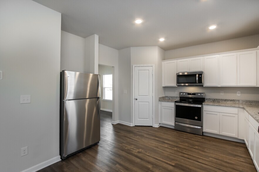 Building Photo - 3245 Bridgewood Dr