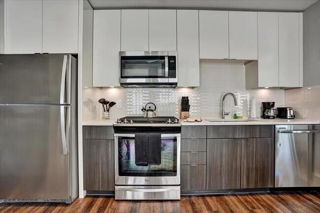 Building Photo - 3005 Peachtree Rd