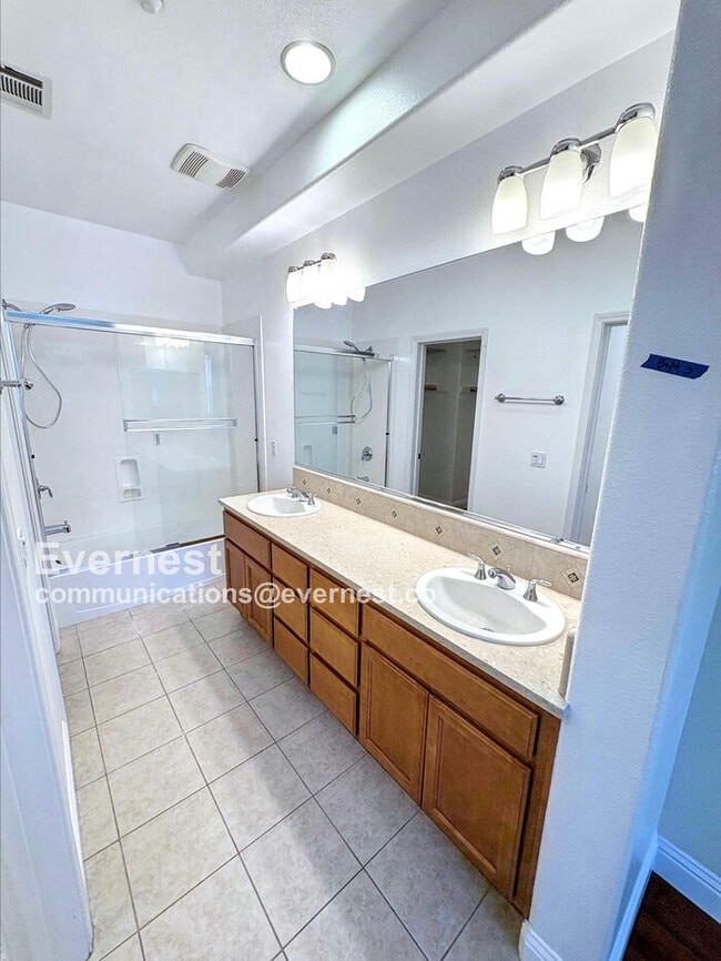 Building Photo - 1079 Westbury Dr