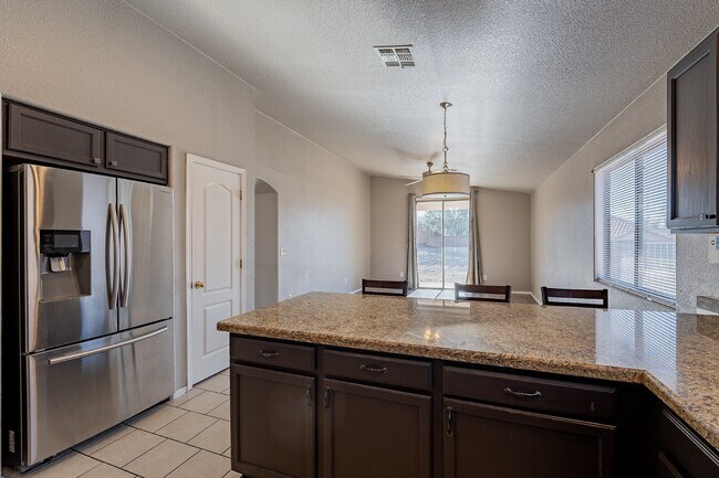 Building Photo - 8220 N Freshwater Ln