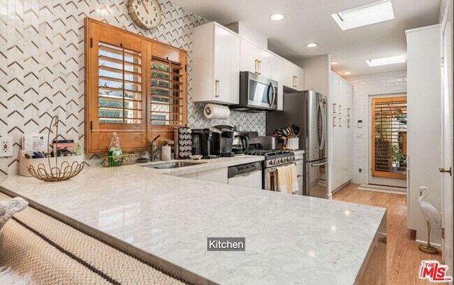 Building Photo - 9060 Harland Ave