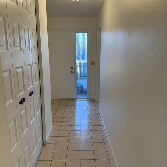 Building Photo - 213-217 N Thompson Rd