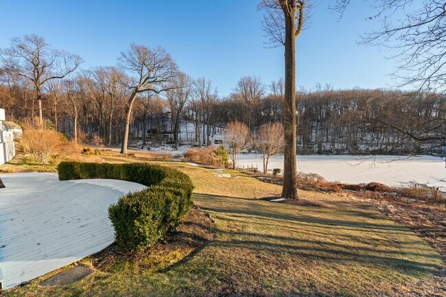 Building Photo - 19 Mallard Dr