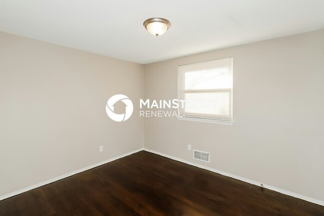 Building Photo - 4037 N Spruce Ave