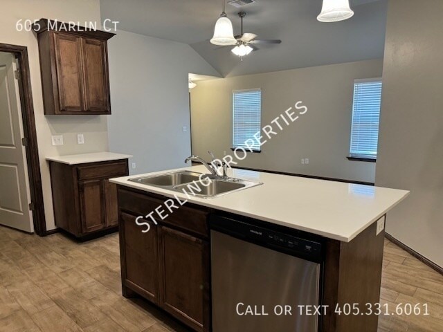 Building Photo - 605 Marlin Ct
