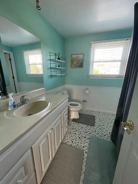 Building Photo - 2863 Foster Ave