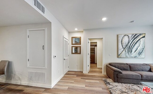 Building Photo - 1070 S Bedford St