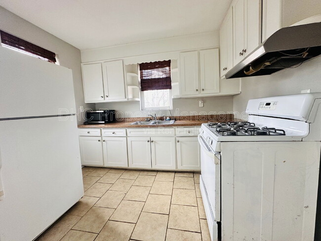 Building Photo - 1994 Don Juan Ln