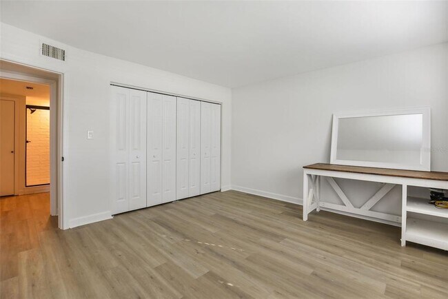 Building Photo - 4570 Overlook Dr NE