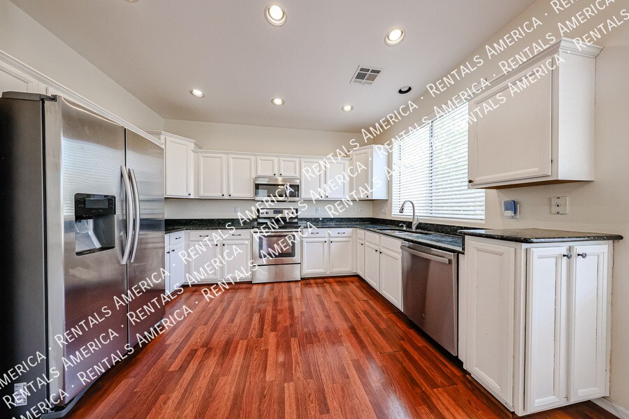 Building Photo - 1372 W Thompson Way