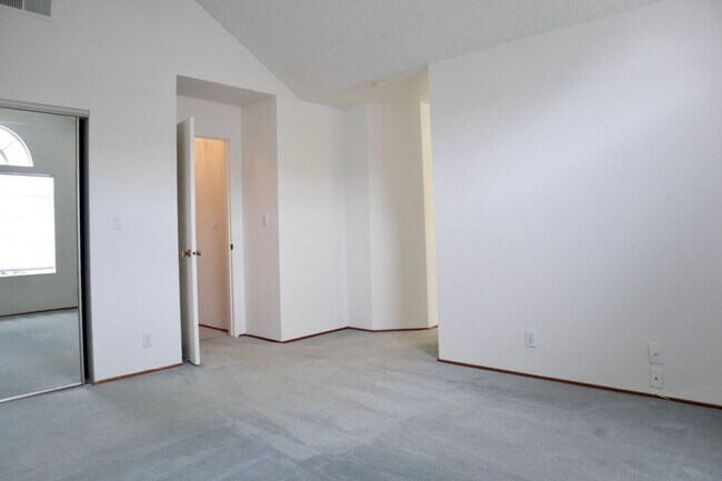 Building Photo - Beautiful Single Family Home in Niles Dist...