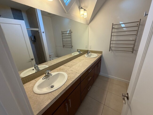 Building Photo - 3bd/3.5ba Townhouse on Capitol Hill