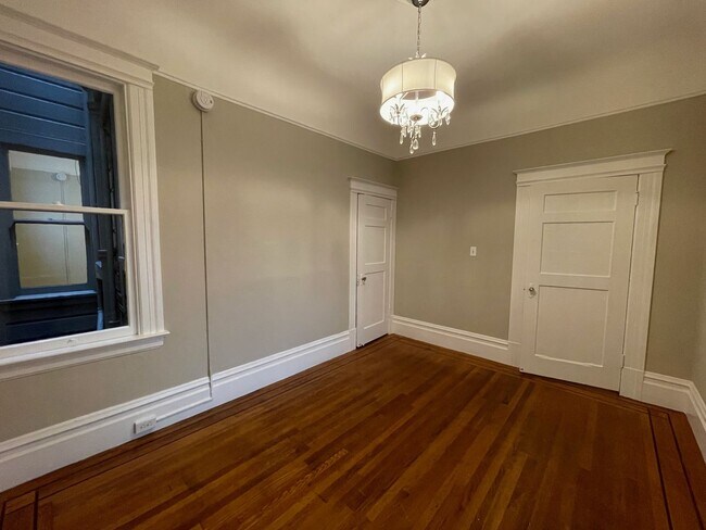 Building Photo - 1934 MAS