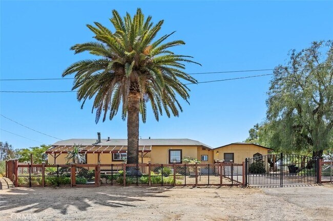 Building Photo - 1716 Cedar St