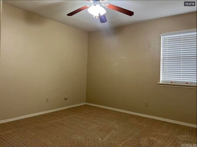 Building Photo - 35 Greenhaven Pl