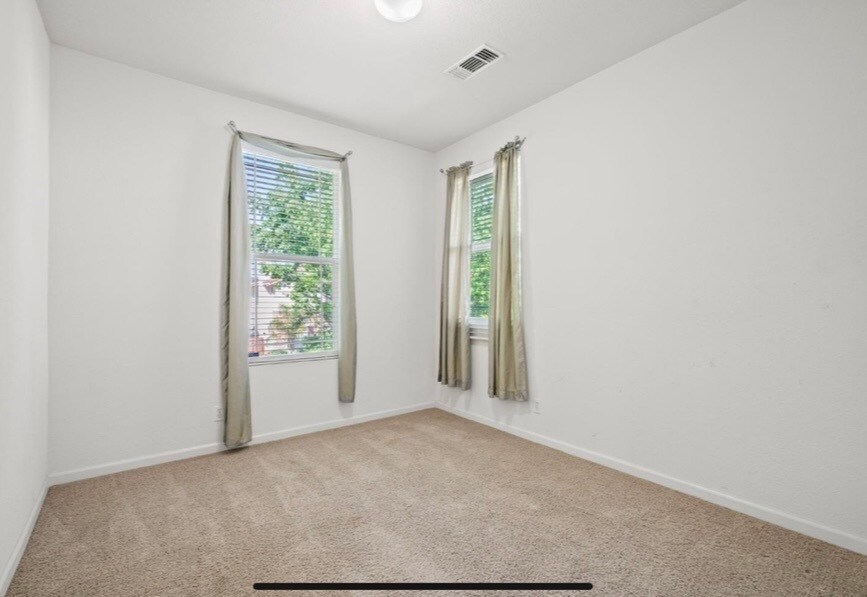 Building Photo - 962 Heritage Way