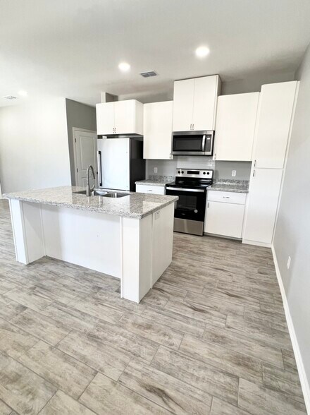 Building Photo - 1306 W Heritage Dr