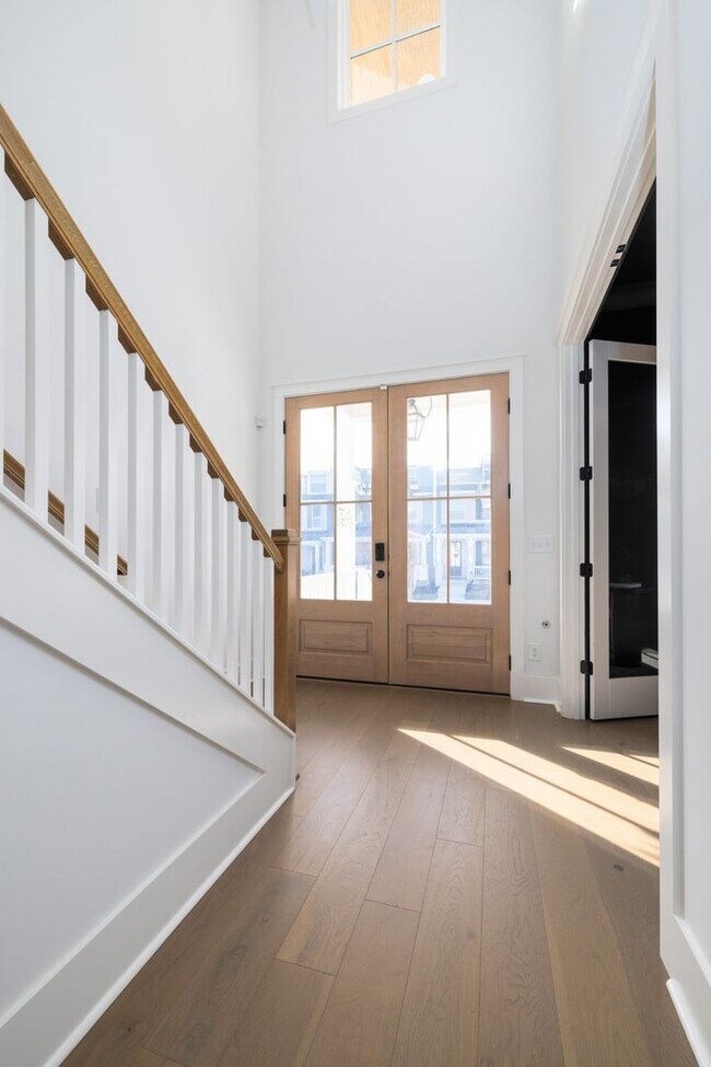 Building Photo - Now available in the highly desirable Lockwood Glen community in Franklin