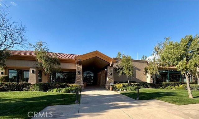 Building Photo - 924 Essex Rd